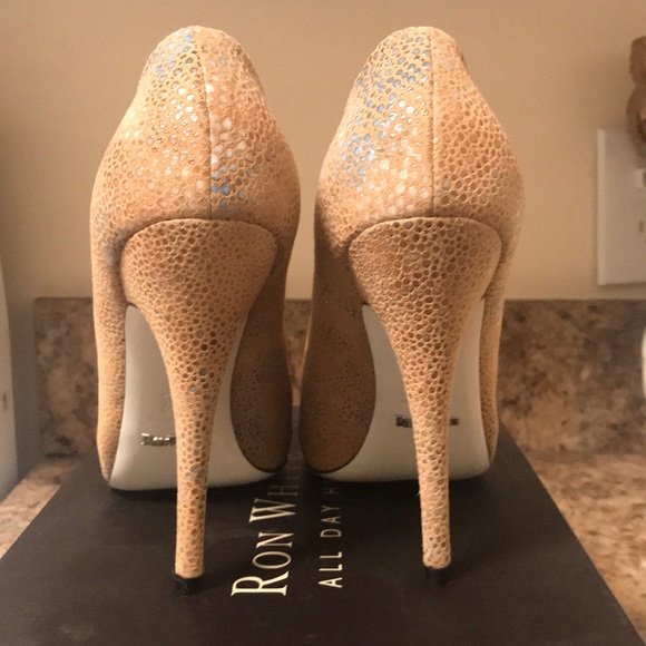 Peep toe pumps - Picture 3 of 6